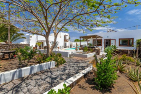 Bodega Botanica - Shared Pool - Central Island Location - 10 mins drive to Famara and La Santa